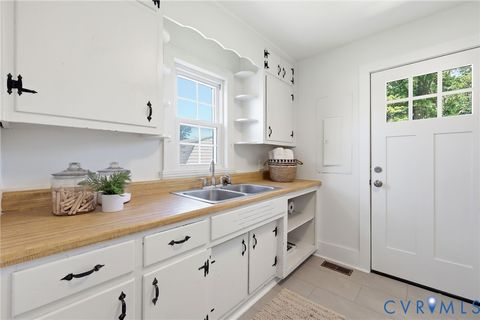 Tiny photo for 323 Washington Avenue, Colonial Heights, VA 23834 (MLS # 2609280)