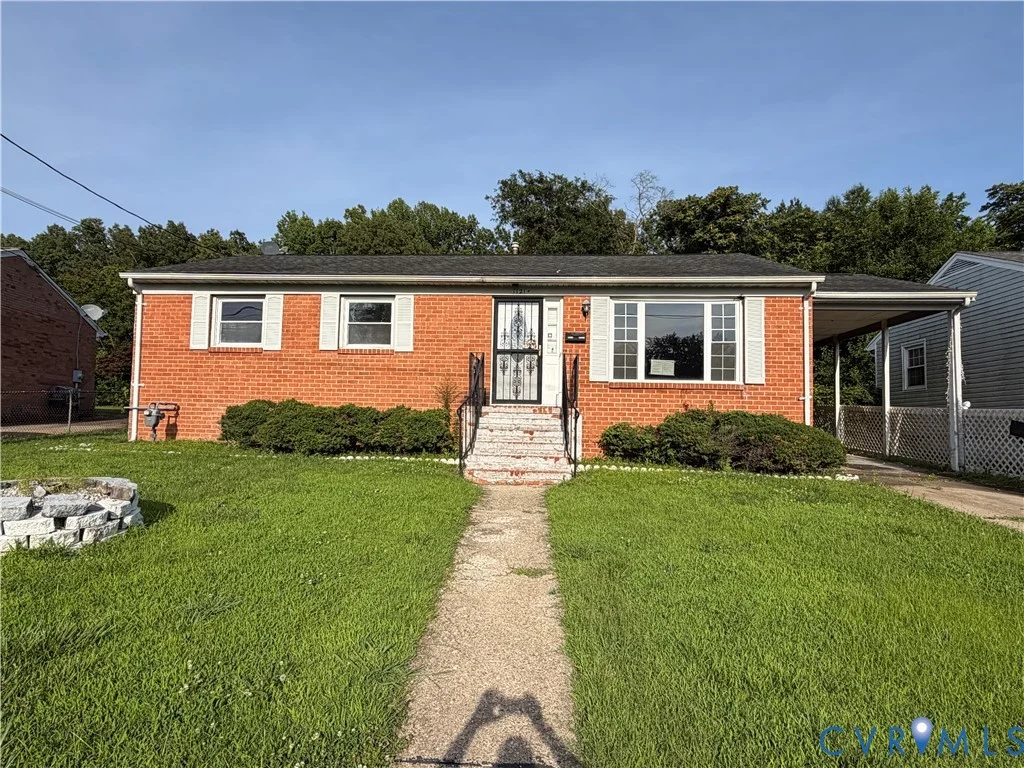1121 E Booker Circle