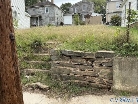 Tiny photo for 620 Gum Street, Lynchburg, VA 24504 (MLS # 2527477)