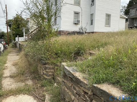 Tiny photo for 620 Gum Street, Lynchburg, VA 24504 (MLS # 2527477)