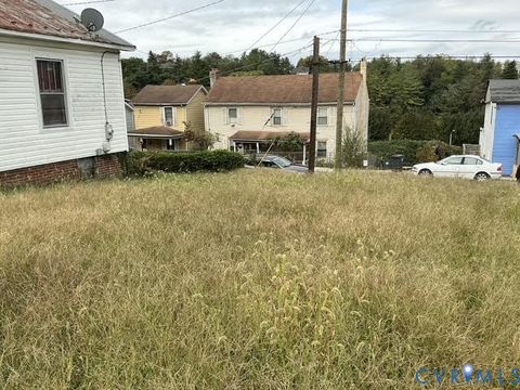 Tiny photo for 620 Gum Street, Lynchburg, VA 24504 (MLS # 2527477)