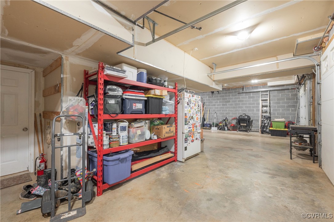 Powhatan, Virginia 23139, United States, 4 Bedrooms Bedrooms, ,5 BathroomsBathrooms,Residential,Pending,119143