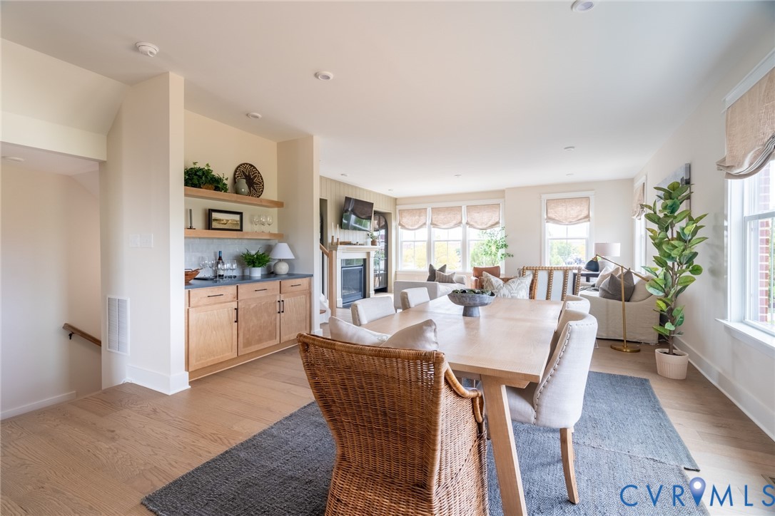 301 Golden Haze Alley 8-1