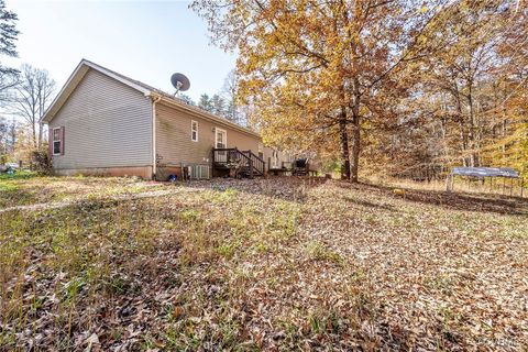 A home in Louisa