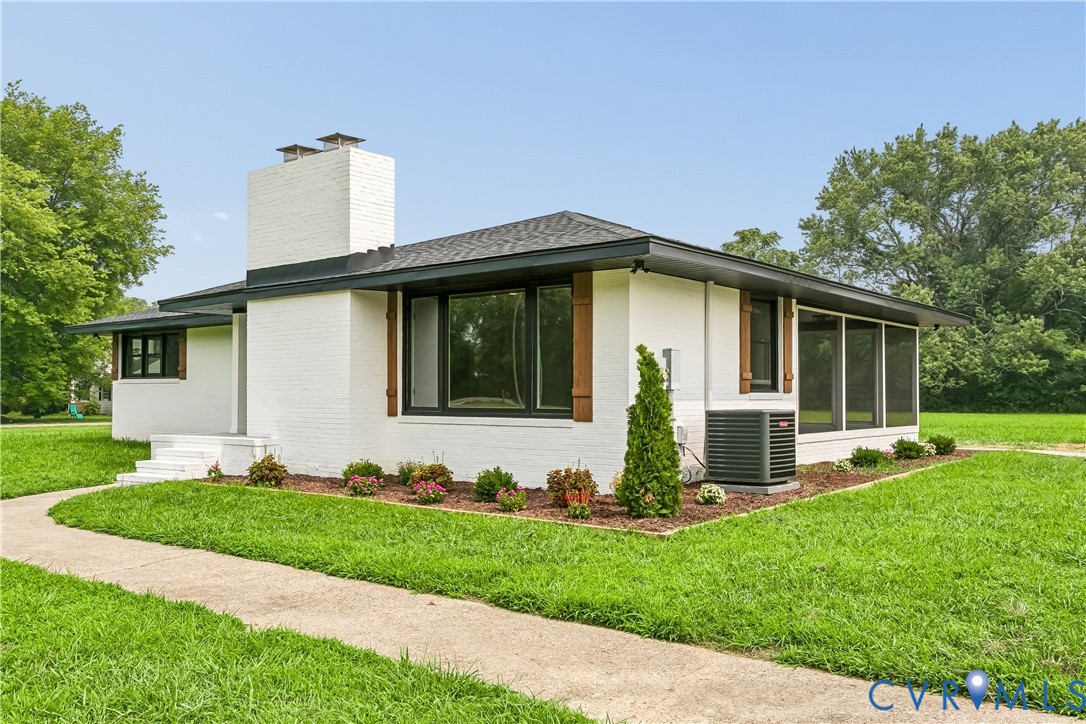 4450 Rochambeau Drive