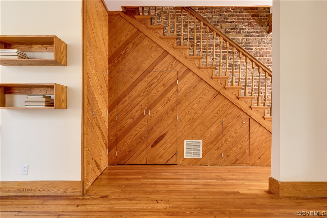 Photo 9 of 43 of 6 N Rowland Street house