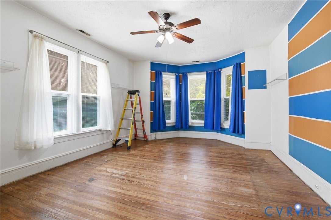 8 N Grove Avenue