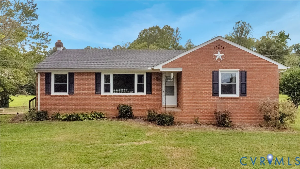 615 W Chapel Drive