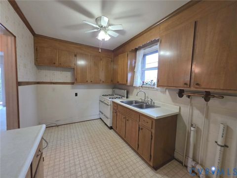 Tiny photo for 402 Stuart Avenue, Colonial Heights, VA 23834 (MLS # 2533789)