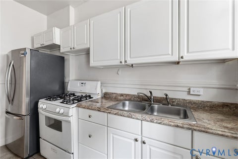 Tiny photo for 2425 W Main Street, Richmond, VA 23220 (MLS # 2619829)