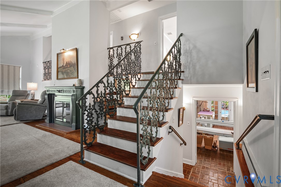 1152 Oakridge Road