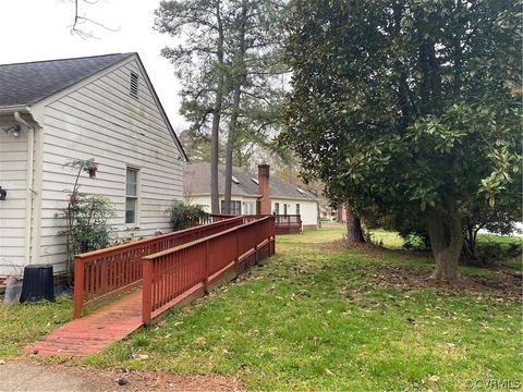 A home in Colonial Heights