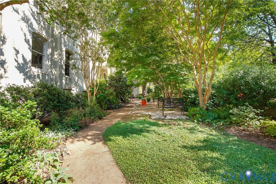 212 W Franklin Street U204