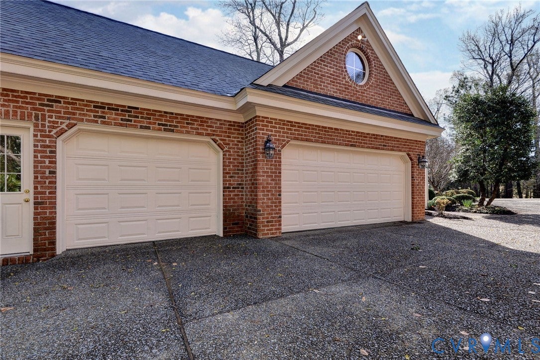 1613 River Ridge