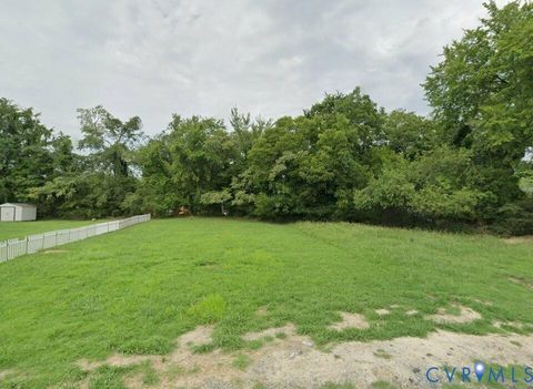 Photo of 108 Center Street, Petersburg, VA 23803 (MLS # 2530312)