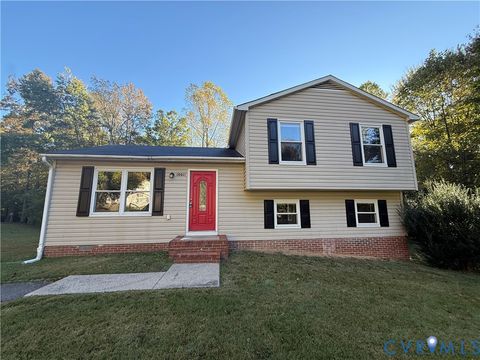 Photo of 10611 Cobblestone Drive, Spotsylvania, VA 22553 (MLS # 2529245)