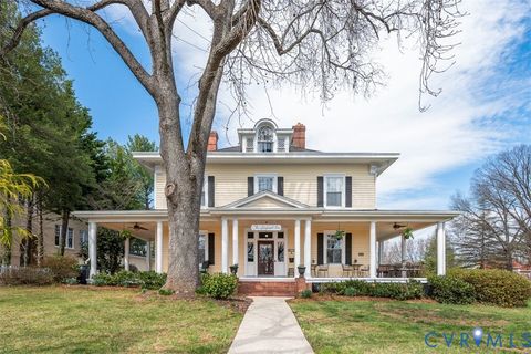 Photo of 517 Longwood Avenue, Bedford, VA 24523 (MLS # 2608730)