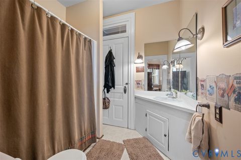 Tiny photo for 517 Longwood Avenue, Bedford, VA 24523 (MLS # 2608730)