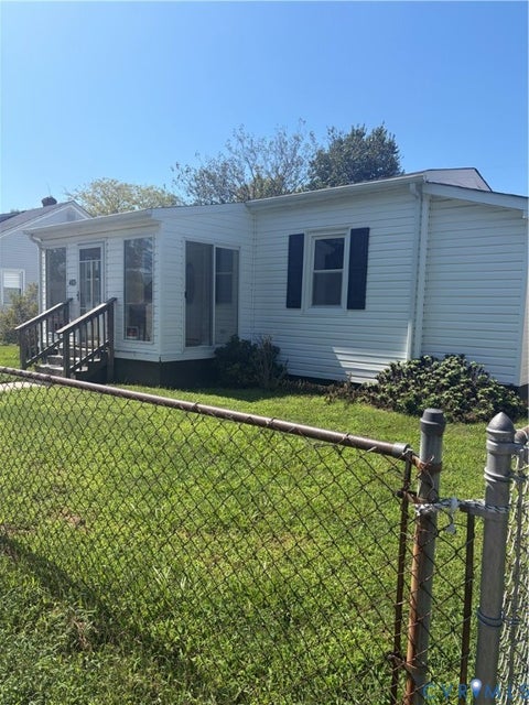 Tiny photo for 402 N 5th Avenue, Hopewell, VA 23860 (MLS # 2625591)