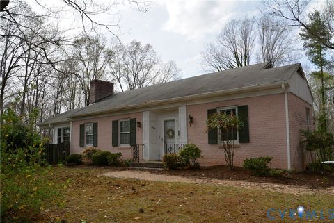Photo of 1104 High Street St, Farmville, VA 23901 (MLS # 2618113)