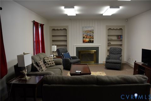 Tiny photo for 1104 High Street St, Farmville, VA 23901 (MLS # 2618113)