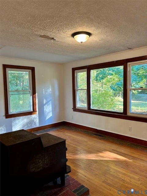 Tiny photo for 4647 Poorhouse Road, Victoria, VA 23974 (MLS # 2628330)