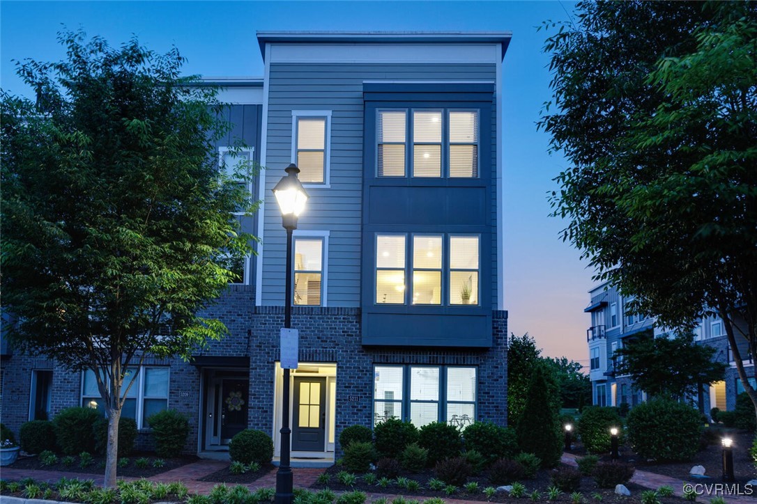 5211 Old Main Street
