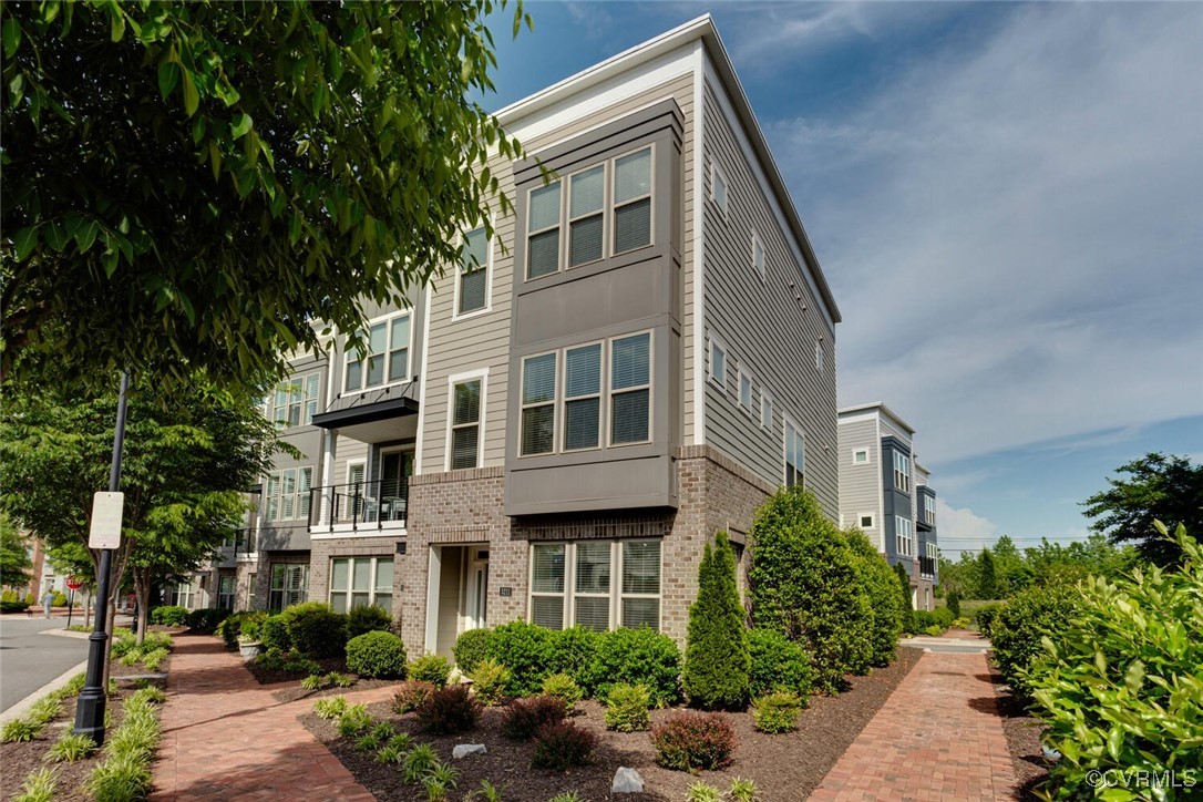 5211 Old Main Street