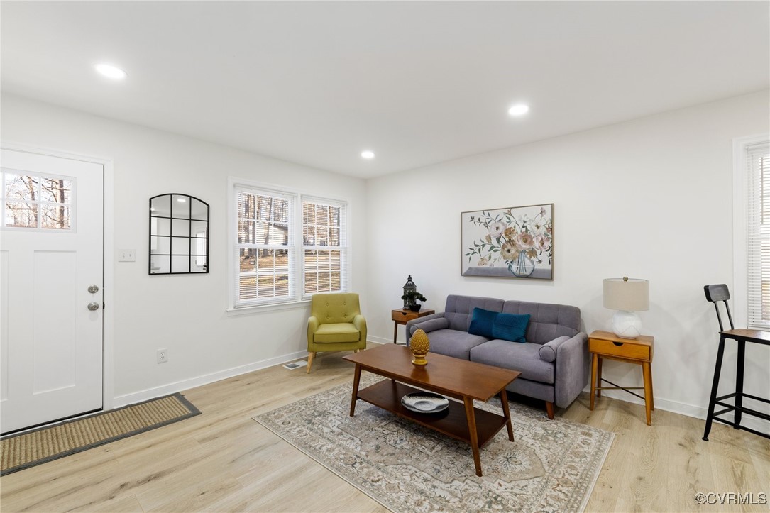 Midlothian, Virginia 23112, United States, 3 Bedrooms Bedrooms, ,2 BathroomsBathrooms,Residential,Pending,77838