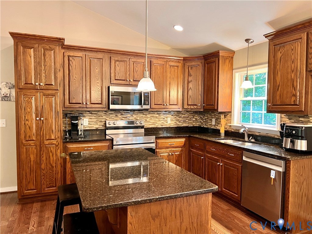 9880 Knobs Hill Lane
