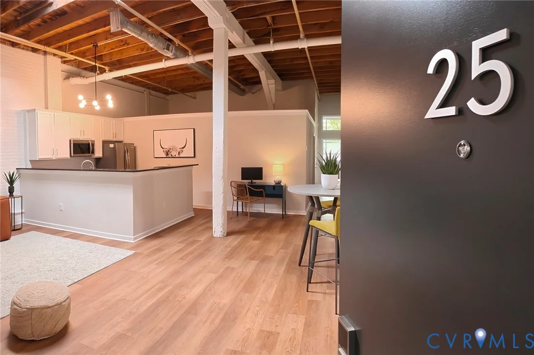 1716 Summit Avenue Unit 25