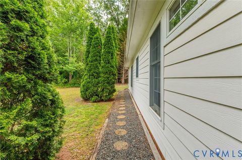 Tiny photo for 20 Bay Court, Kilmarnock, VA 22482 (MLS # 2613123)