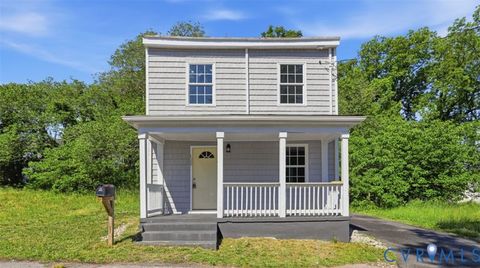 Photo of 620 Gressett Street, Petersburg, VA 23803 (MLS # 2612958)