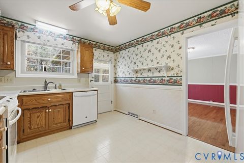 Tiny photo for 122 Hampton Drive, Colonial Heights, VA 23834 (MLS # 2601554)