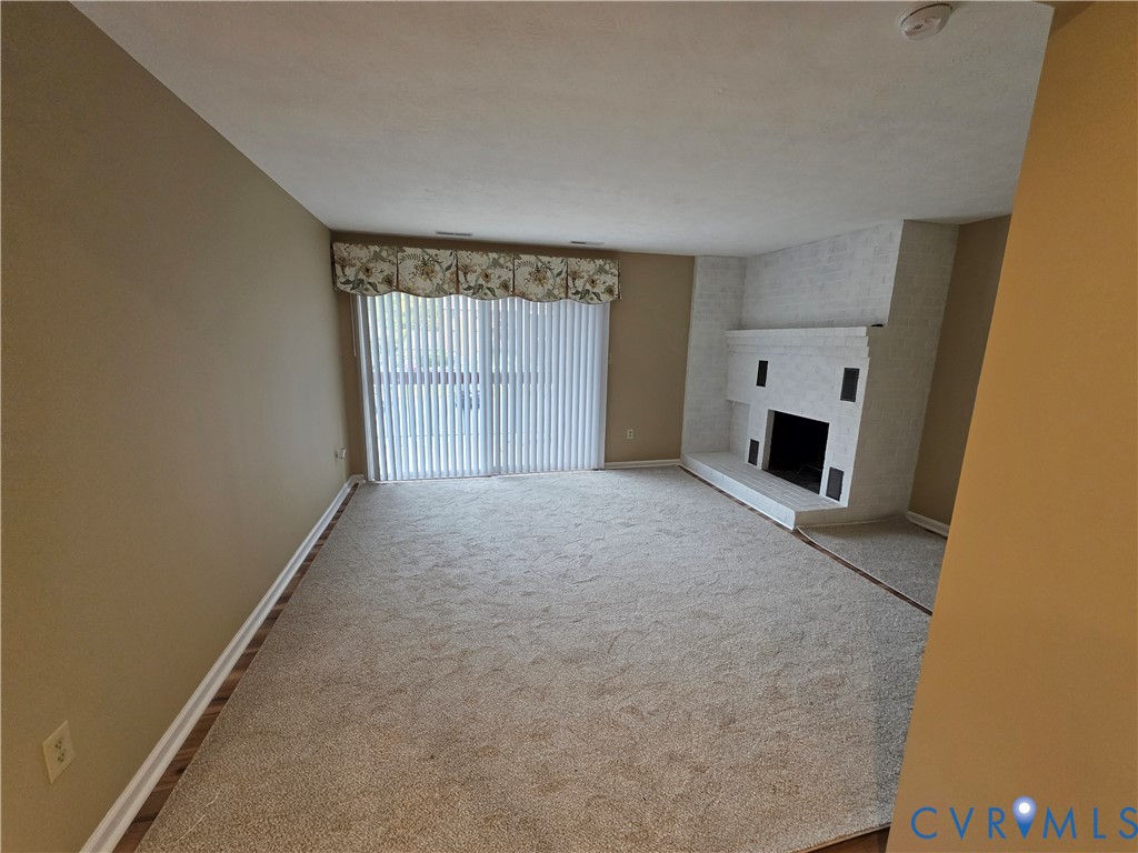 4003 Governors Square 8