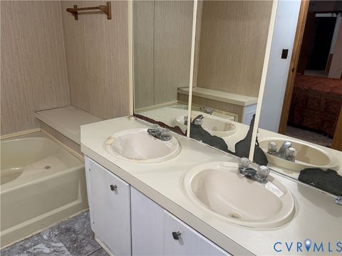 Tiny photo for 371 Horseshoe Road RD, Jarratt, VA 23867 (MLS # 2614011)