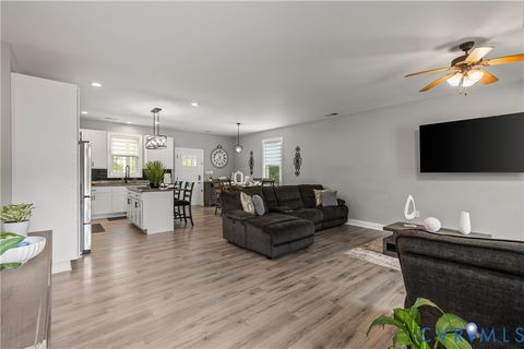 Tiny photo for 418 Lincoln Avenue #B, Jarratt, VA 23867 (MLS # 2611458)