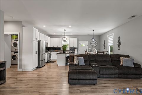 Tiny photo for 418 Lincoln Avenue #B, Jarratt, VA 23867 (MLS # 2611458)