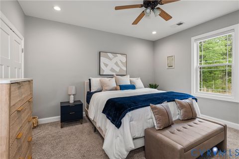 Tiny photo for 418 Lincoln Avenue #B, Jarratt, VA 23867 (MLS # 2611458)