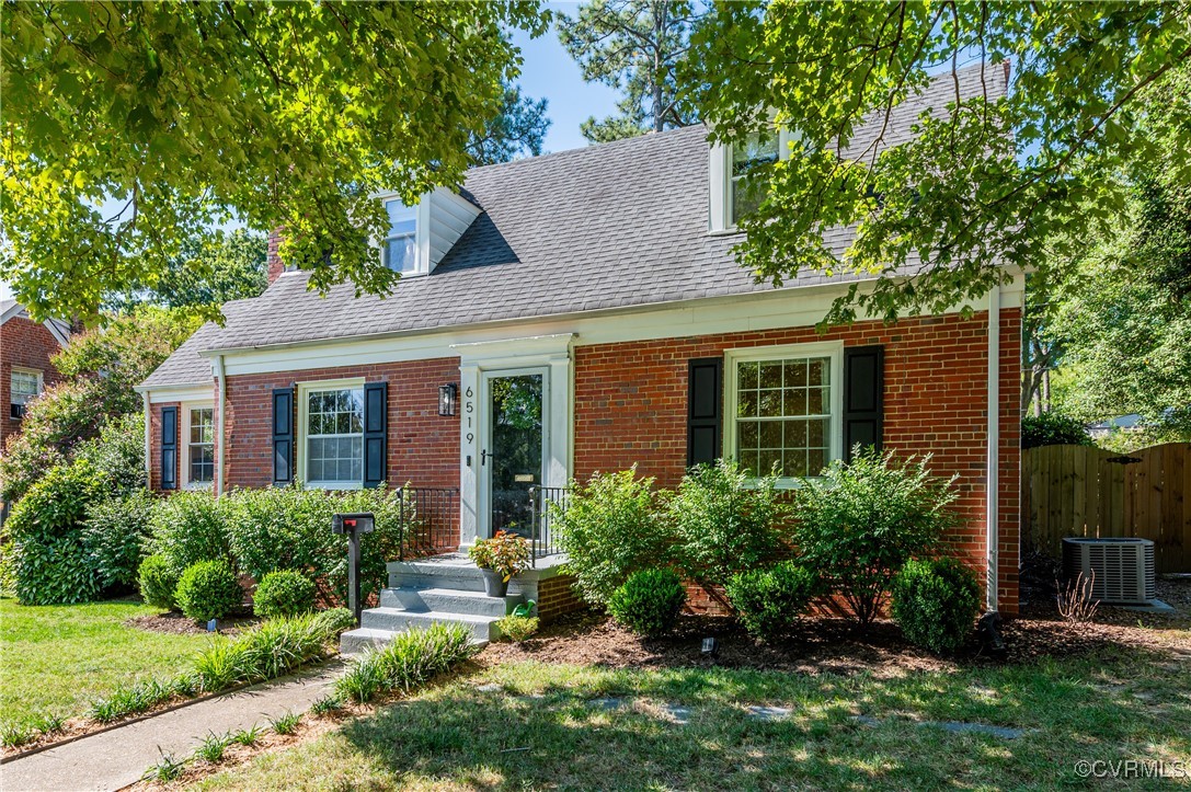 Photo 6 of 49 of 6519 Monument Avenue house