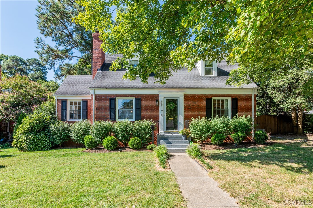 Photo 3 of 49 of 6519 Monument Avenue house