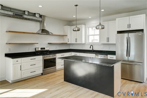 Tiny photo for 901 Commerce Street, Petersburg, VA 23803 (MLS # 2617665)