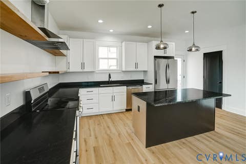 Tiny photo for 901 Commerce Street, Petersburg, VA 23803 (MLS # 2617665)