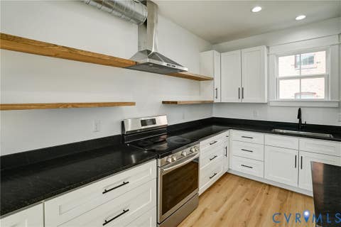 Tiny photo for 901 Commerce Street, Petersburg, VA 23803 (MLS # 2617665)