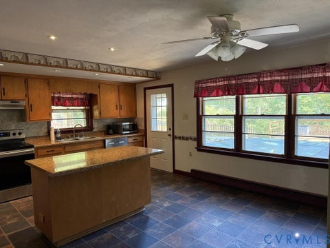 Tiny photo for 802 Bizzarre Street, Farmville, VA 23901 (MLS # 2626788)