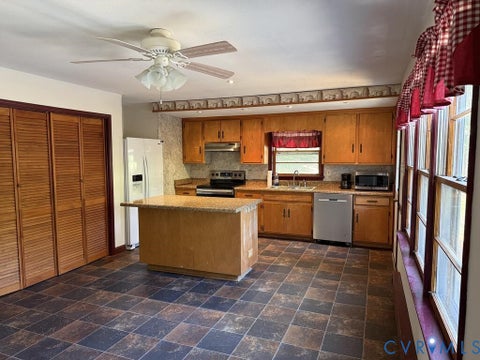 Tiny photo for 802 Bizzarre Street, Farmville, VA 23901 (MLS # 2626788)