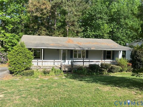 Photo of 331 Pettus Street, South Hill, VA 23970 (MLS # 2610330)