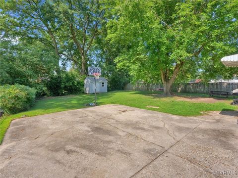 A home in Colonial Heights