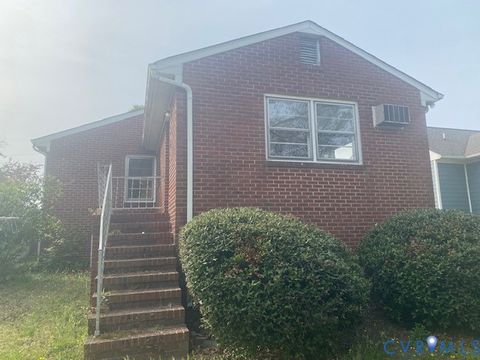 Tiny photo for 210 Maple Street, Suffolk, VA 23434 (MLS # 2609960)