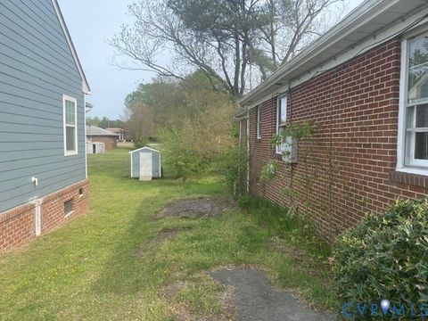 Tiny photo for 210 Maple Street, Suffolk, VA 23434 (MLS # 2609960)